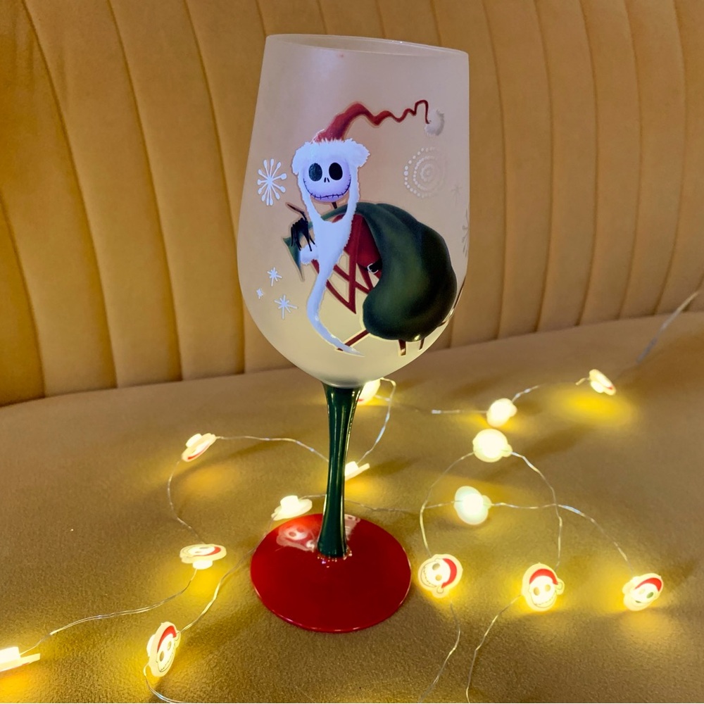 Jack skellington wine glass with jack skellington lights
